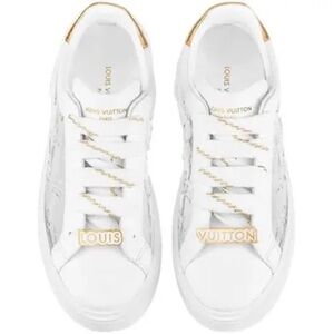 Louis Vuitton Women's Sneakers in White and Gold